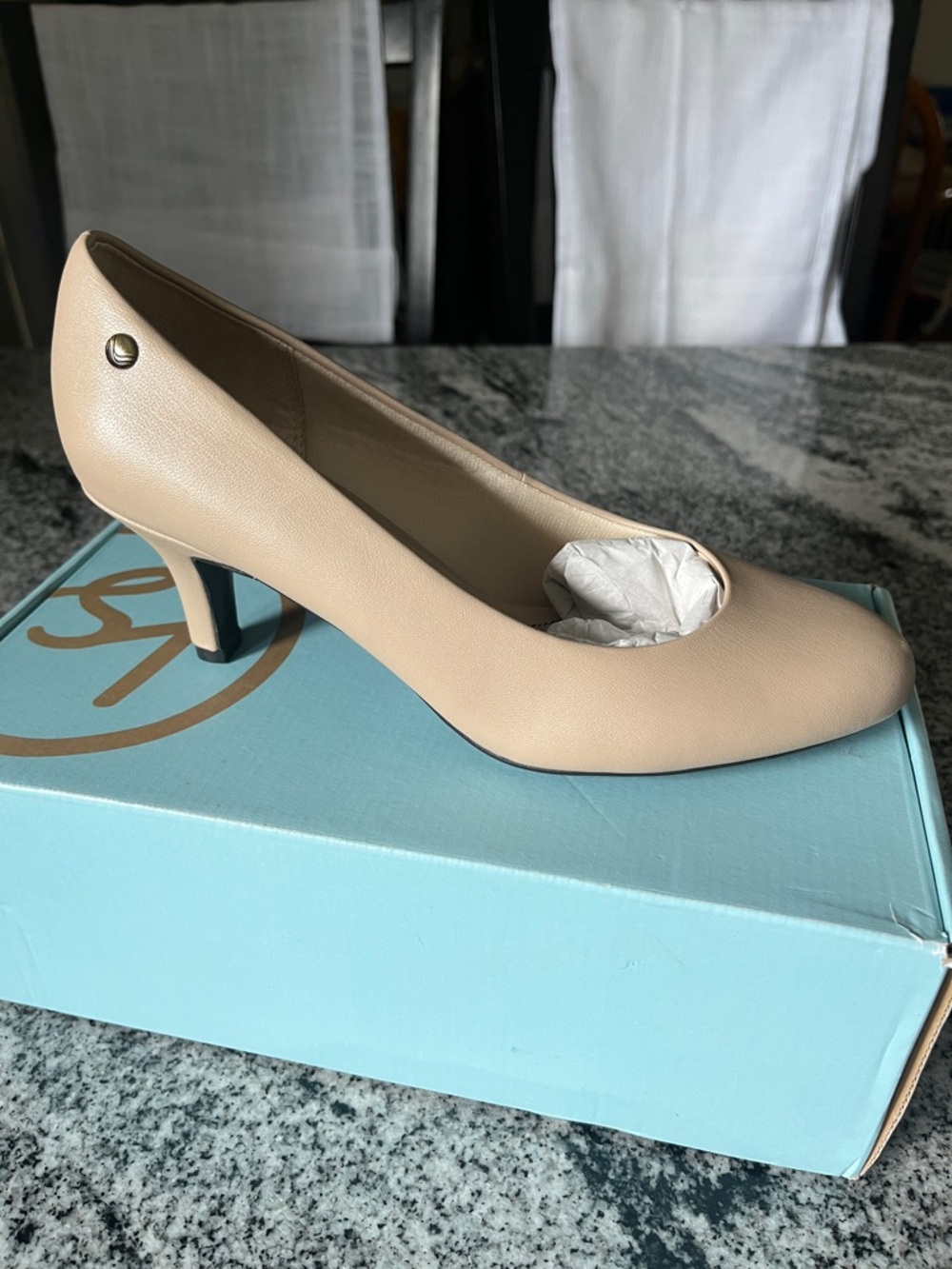 Life Stride Parigi Taupe Vince Leather Heel Pump NIB Women’s Sz 8